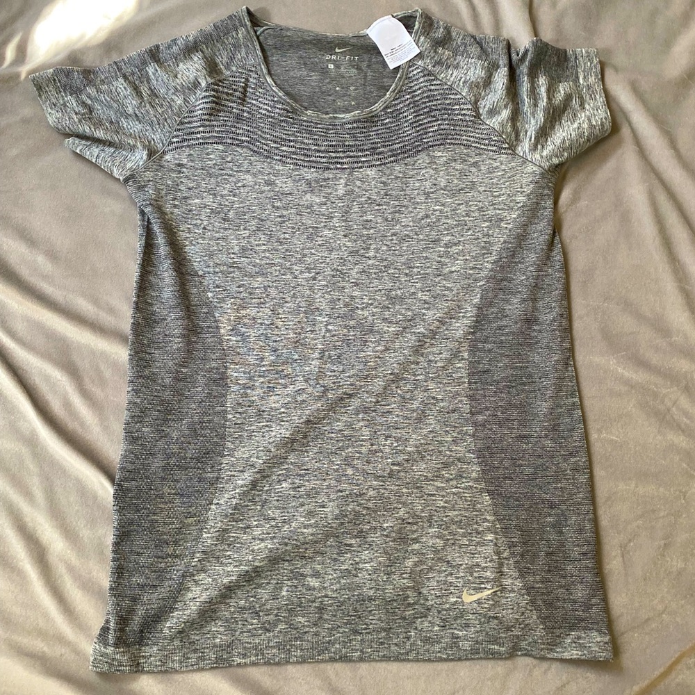 Nike Dri Fit Size L